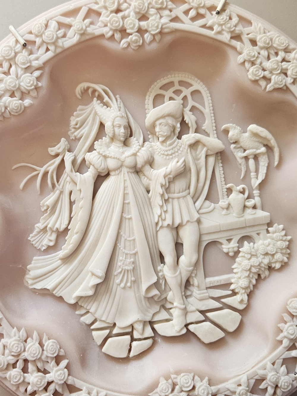 Romantic Cameo Wall Plaque Raided Blush Ivory Inconlay Benedick & Beatrice 1990